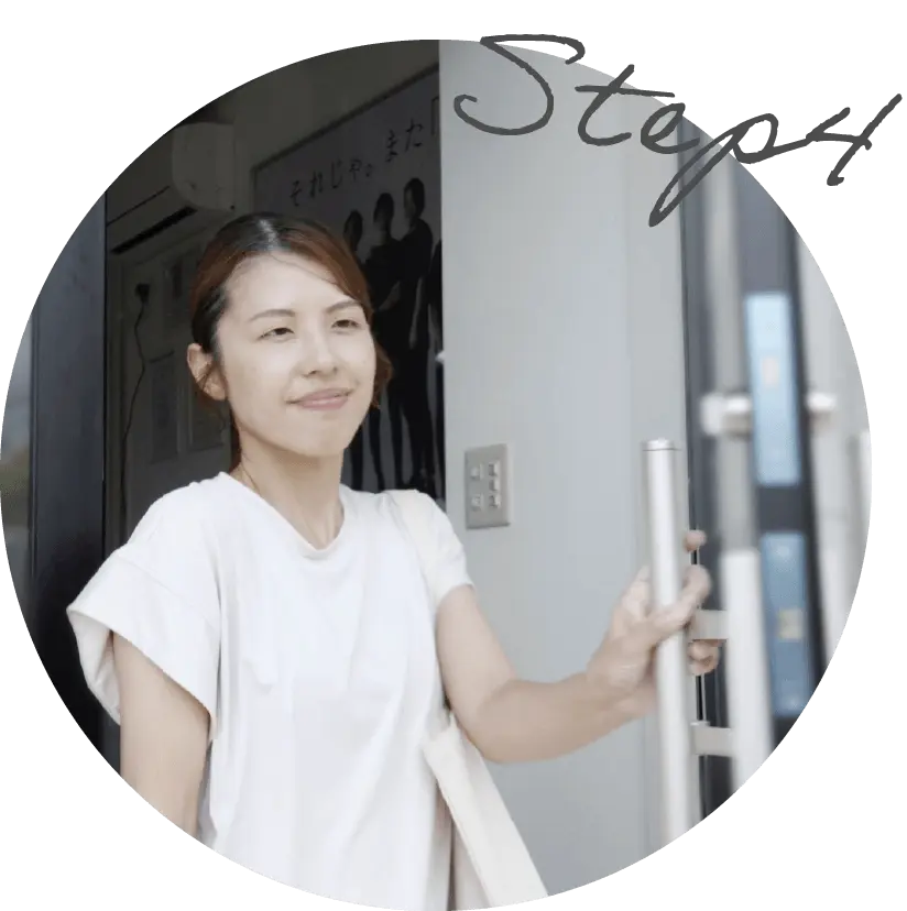 ボナファイドでの体験が終了して帰路につく女性