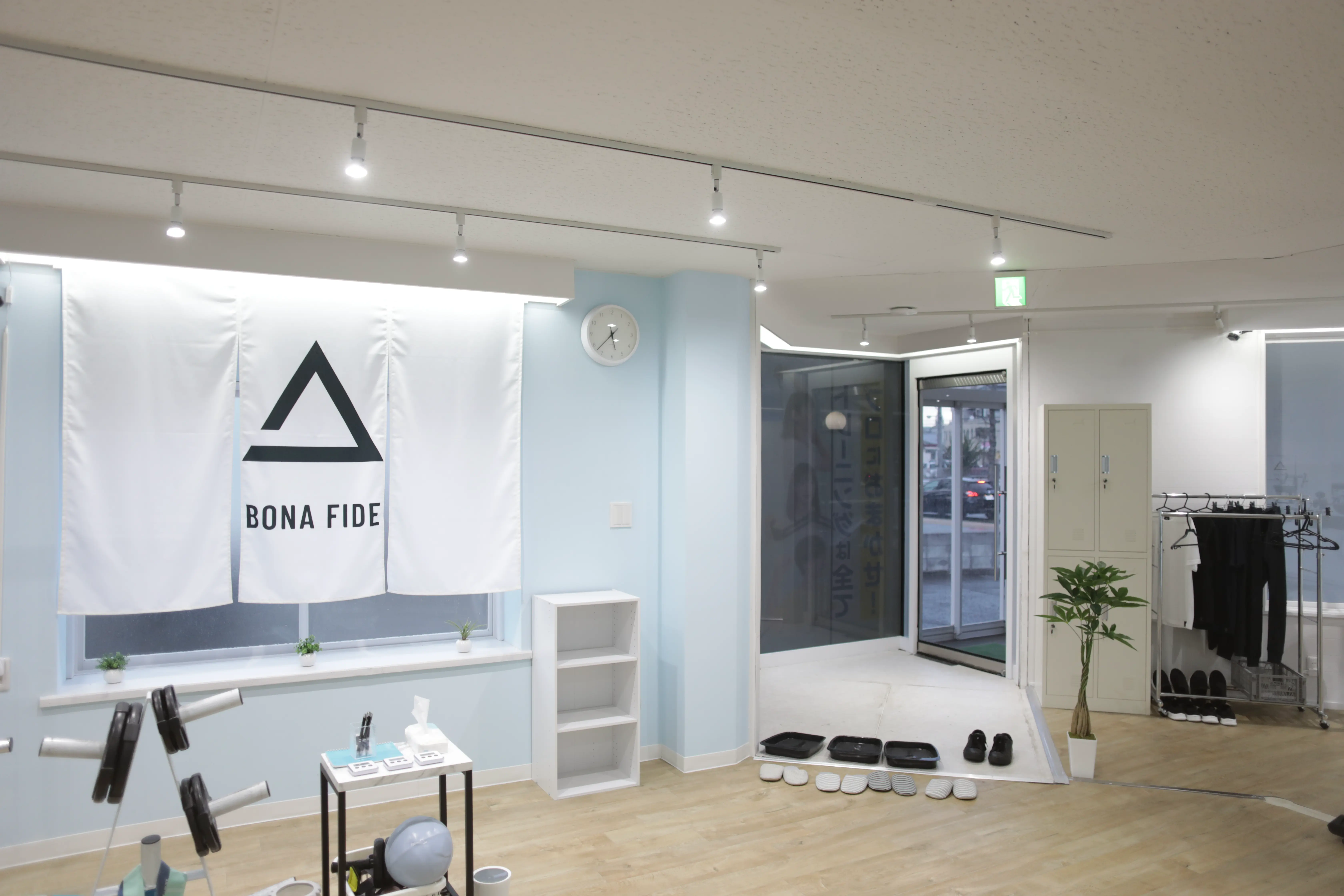 ボナファイド米松店の店内